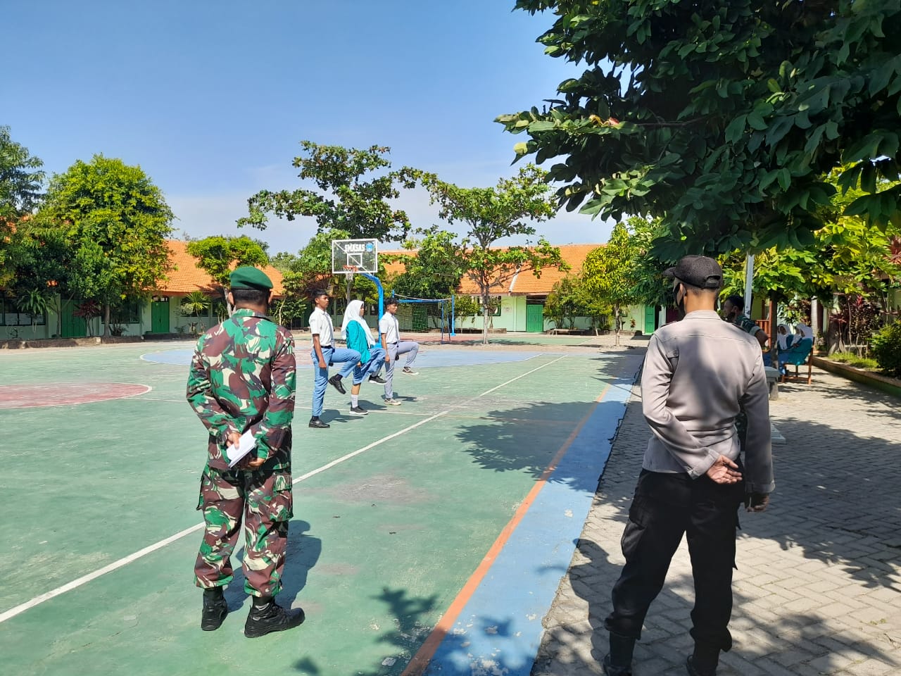 Dalam rangka memperingati hari Kemerdekaan RI Kecamatan Sukomoro bekerja sama dengan Forkompinca mengadakan penjaringan petugas Upacara di SMA 1 Sukomoro dan dilanjutkan latihan di halaman Kecamatan